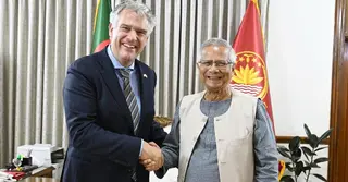 ড. মুহাম্মদ ইউনূসের সঙ্গে নেদারল্যান্ডসের রাষ্ট্রদূতের সৌজন্য সাক্ষাৎ